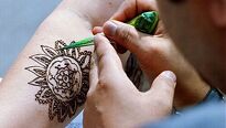 Smyslné tetování hennou