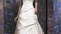 Svatební šaty v bílé stále v módě