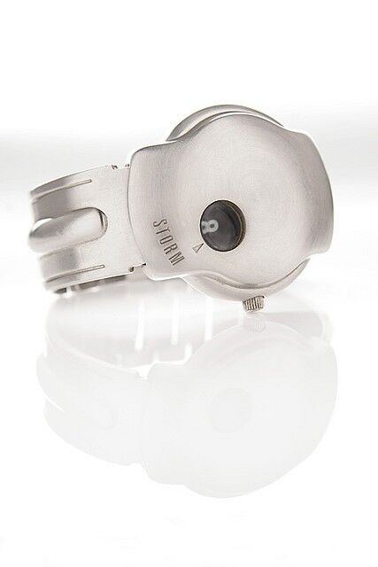 futuristické stříbrné hodinky Storm, autor: packetst0rm