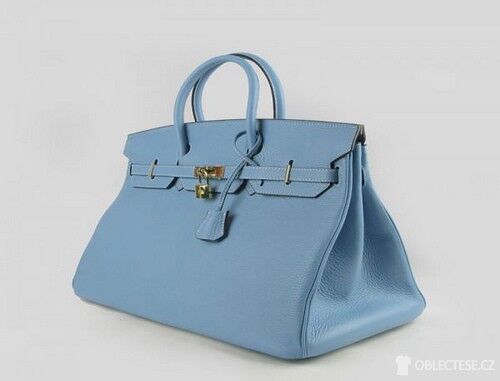 Netypicky modrá kabelka stojí skoro sto ticíc korun, autor: eastbuycom