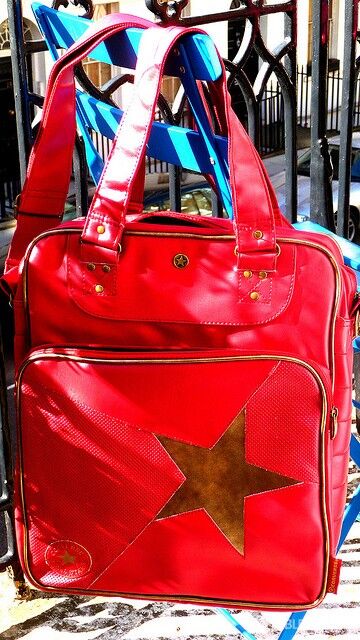 Červená taška pro teenagery, autor: gorgeoux