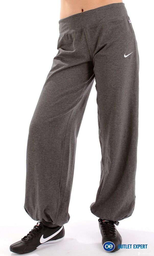 Sportovní tepláky Nike v šedém provedení, autor: nike