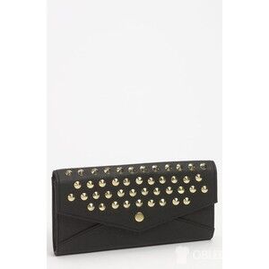 Jednoduchá černá se zlatými cvočky zaujme, autor: polyvore