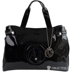 Lesklé kabelky jsou hitem, autor: flannelsfashioncom