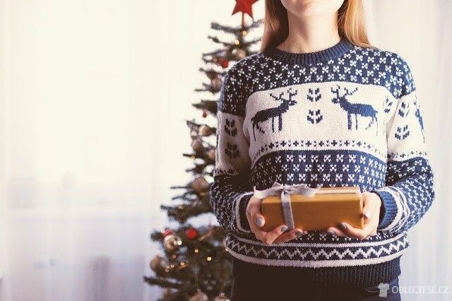 Legrační svetry si nechte spíše na vánoční přání