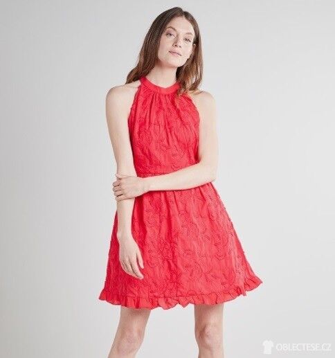 Krátké červené šaty